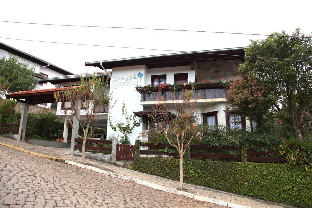 Hospedaria Gastehaus Enzian Трезі-Тіліас Екстер'єр фото