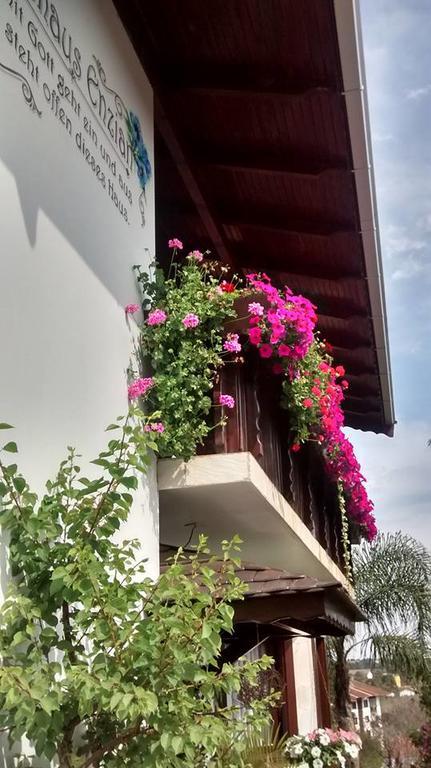 Hospedaria Gastehaus Enzian Трезі-Тіліас Екстер'єр фото
