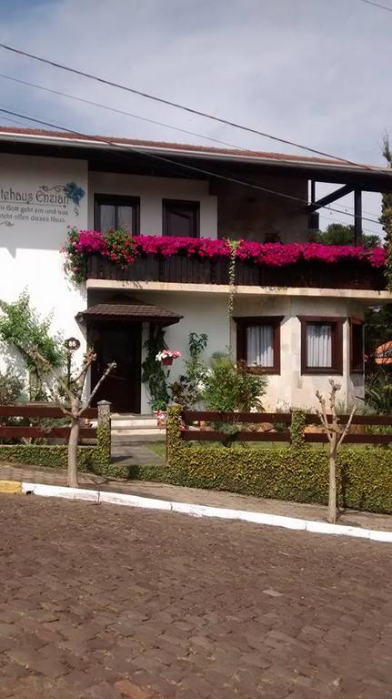 Hospedaria Gastehaus Enzian Трезі-Тіліас Екстер'єр фото